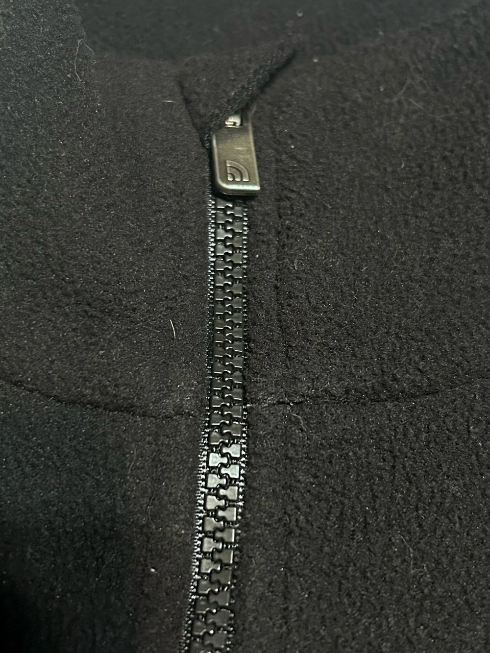 The North Face Women's Black Full-Zip Fleece Jacket - Picture 4 of 8
